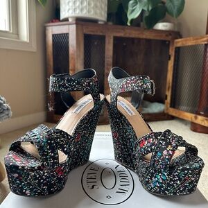 Steve Madden Black Multicolor Patterned Wedges